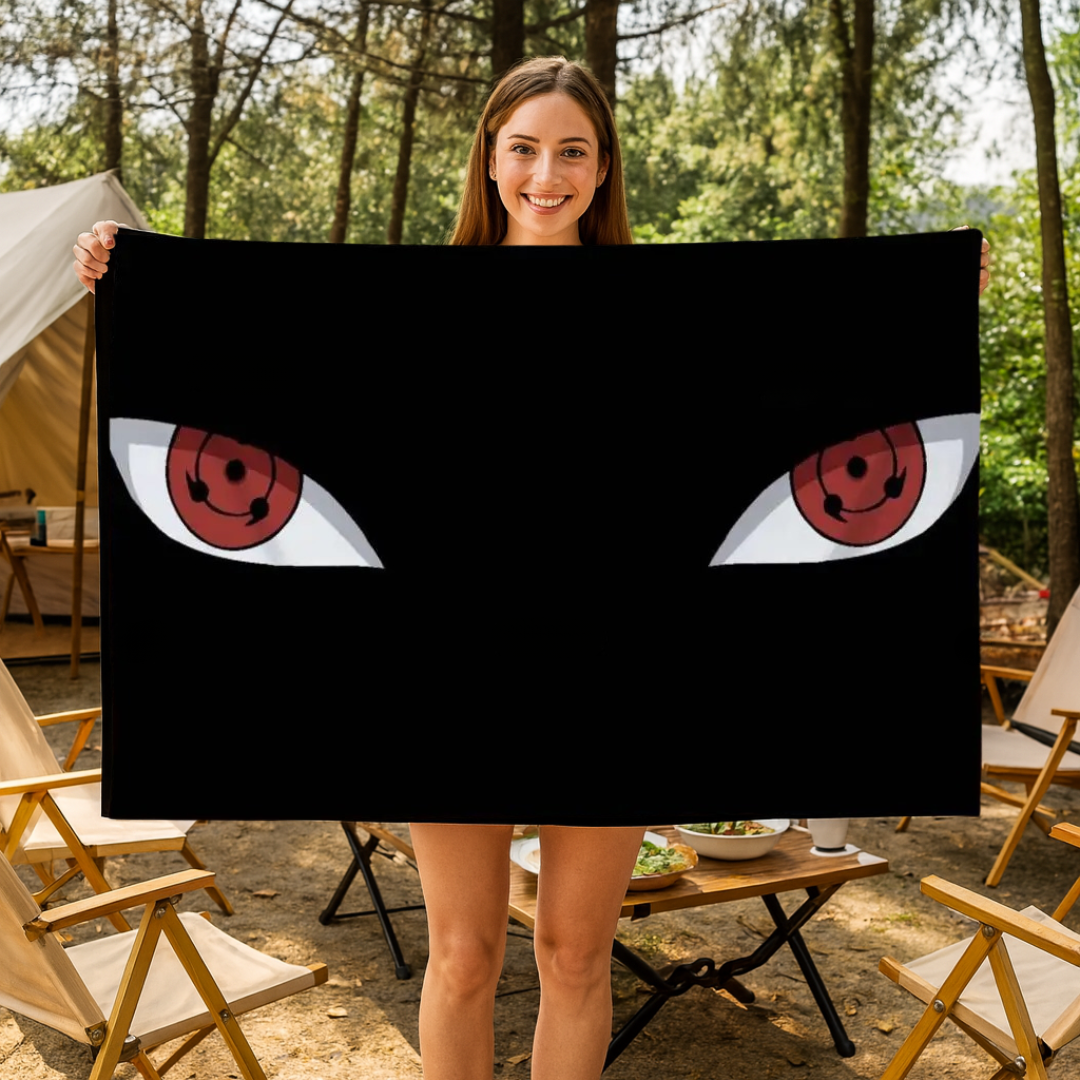 Bandiera Itachi Uchiha "Sharingan Risvegliato" – Naruto™