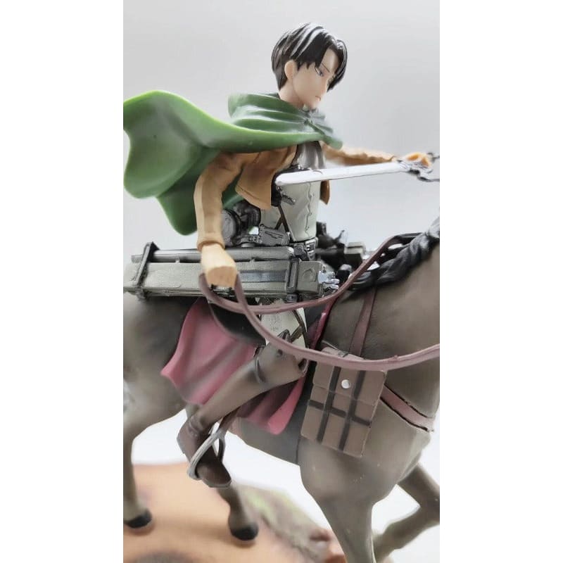 Action Figure Rivaille Ackerman a cavallo - Attack on Titan™